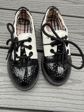 Toddler Two-Tone Black and White Dress Shoes
